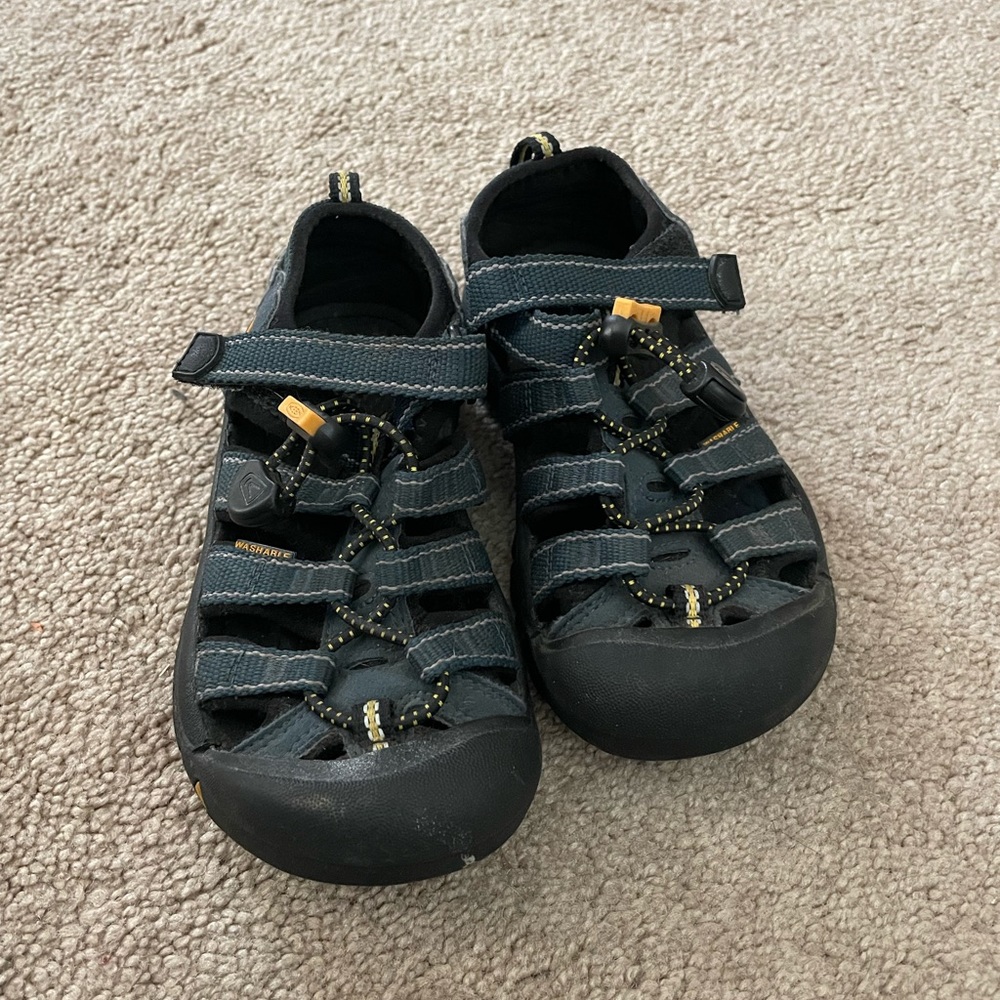 Keen Sandals Kid Sz 11